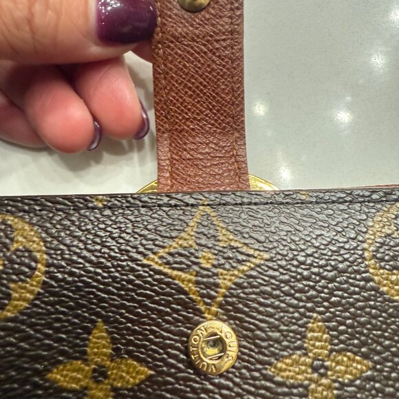 Louis Vuitton Brown and Gold Monogram Kiss Lock Wallet - Picture 4 of 11